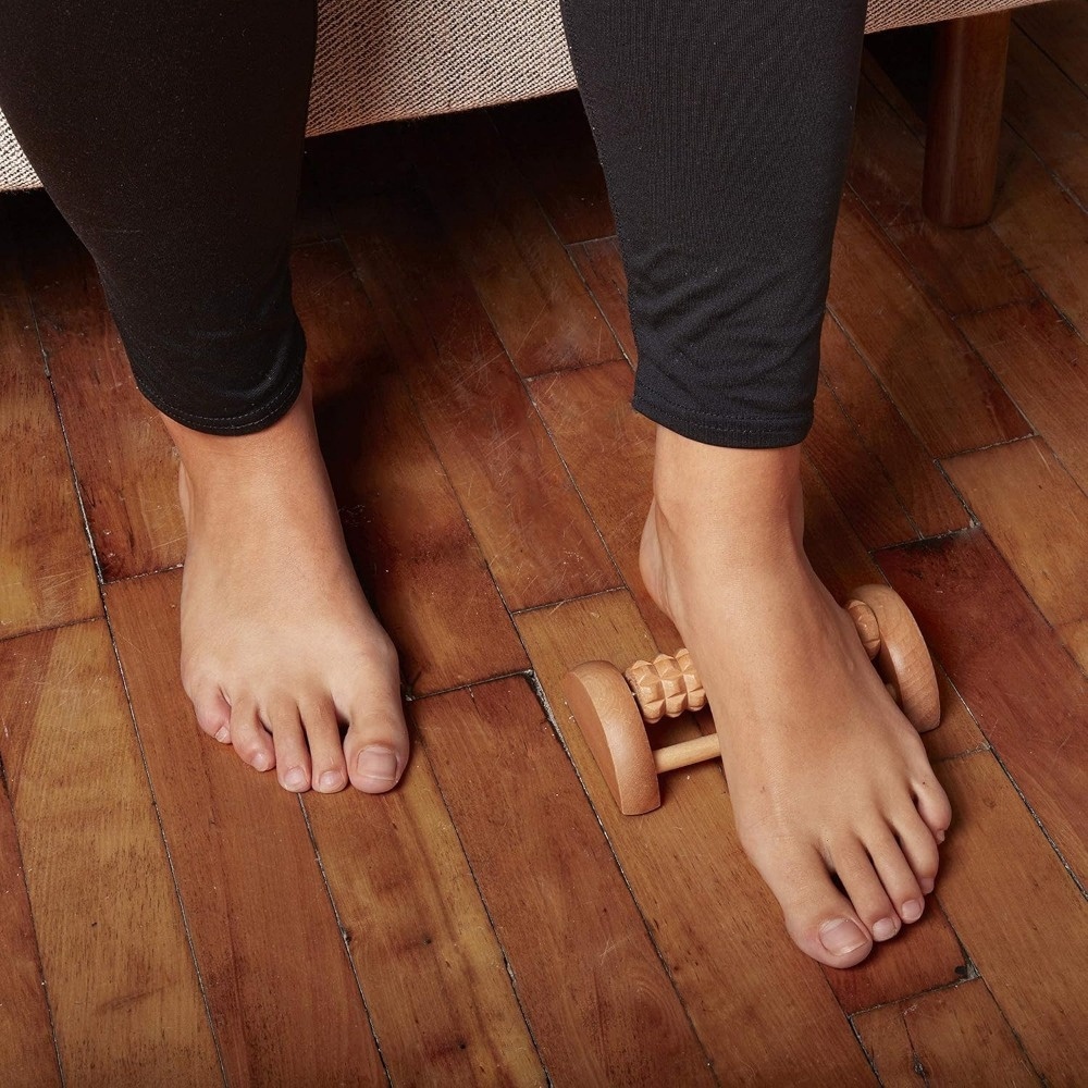 1 wooden foot reflex roller, h - Health With Wellness recension och pris